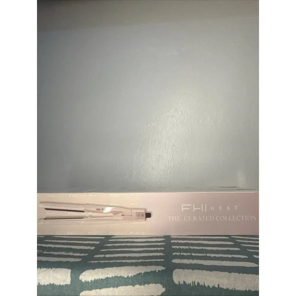 FHI Heat AeroStyle Ultimate Styling Flat Iron - Light Pink - 1